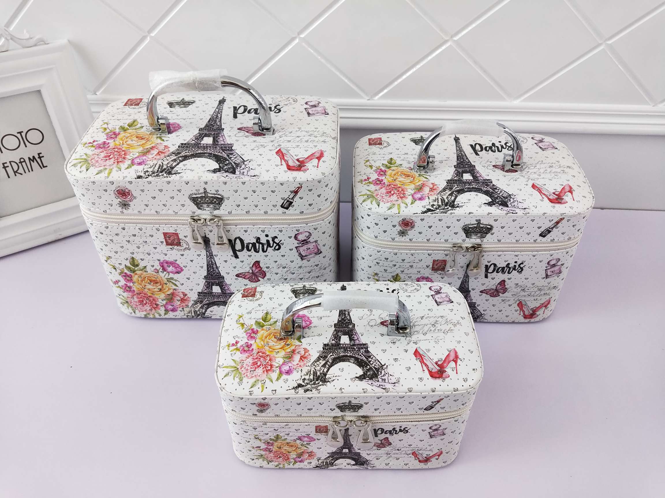 Jin Qi Multi-Functional Cosmetic Box Manufacturers Direct Sales Cosmetics Skin Care Storage Box Portable Cosmetic Box Z8014 Application Scenario