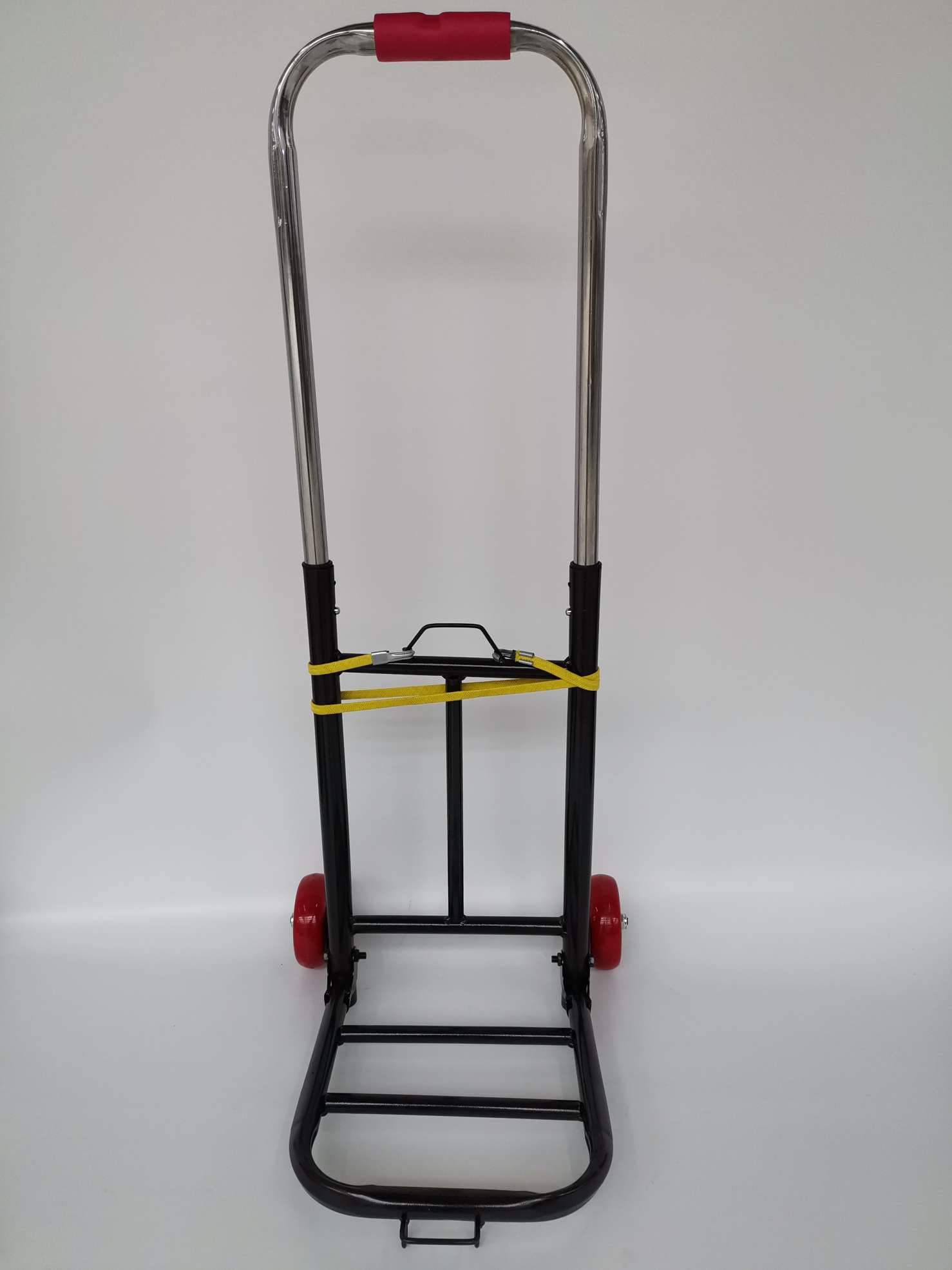 The handle of the simple luggage cart, shopping cart and hand-pulled cart is retractable undefined