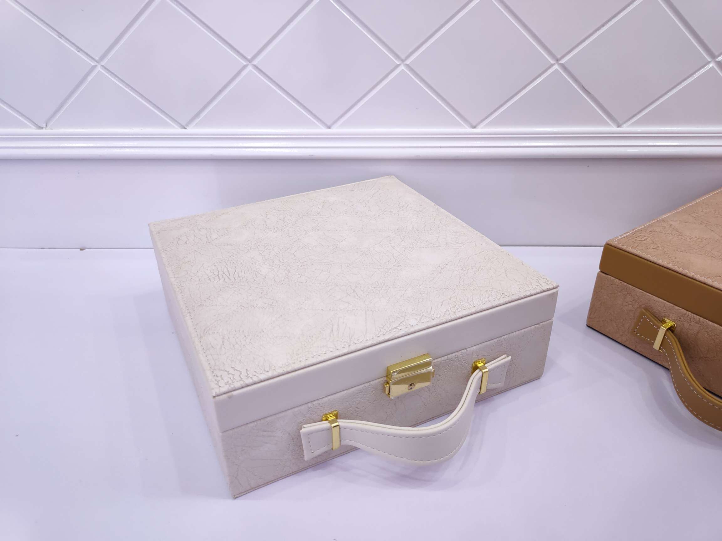 Jinqi Jewelry Box, a popular storage box for European and American fashionable, simple and large-capacity accessories, jewelry display box K018 Specification image