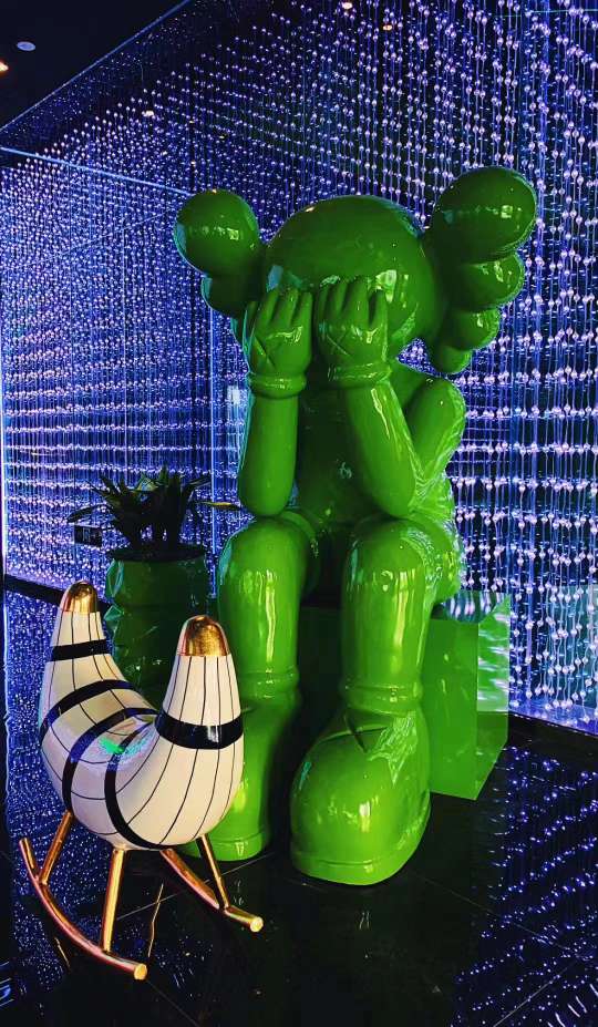 Sitting face-covering cartoon characters + large and small bases, height 220*100*140, large base 120*70*140, small base 58*60*100 details Picture