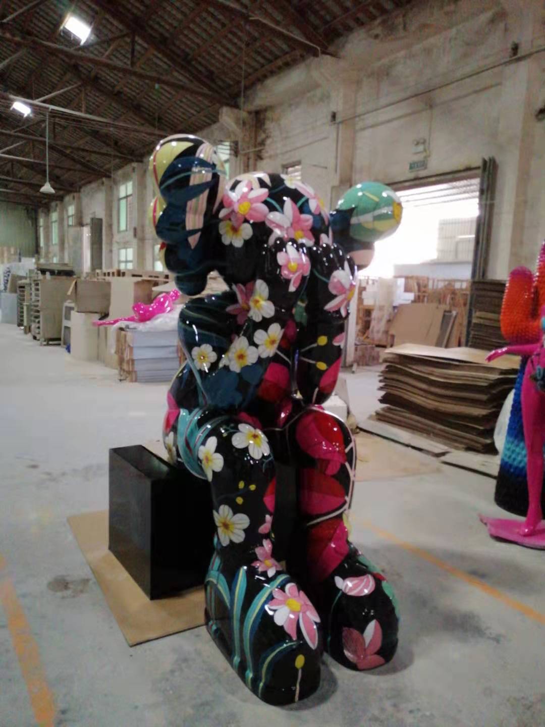 Sitting face-covering cartoon characters + large and small bases, height 220*100*140, large base 120*70*140, small base 58*60*100 Item Picture