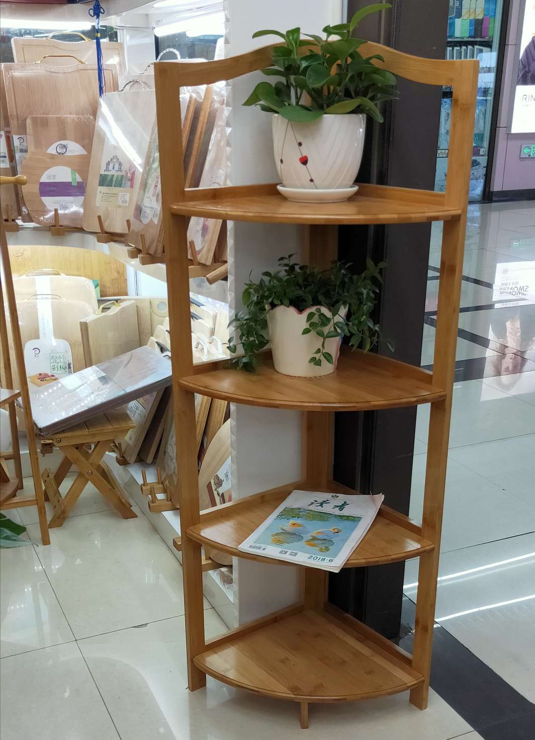 四层角落架
