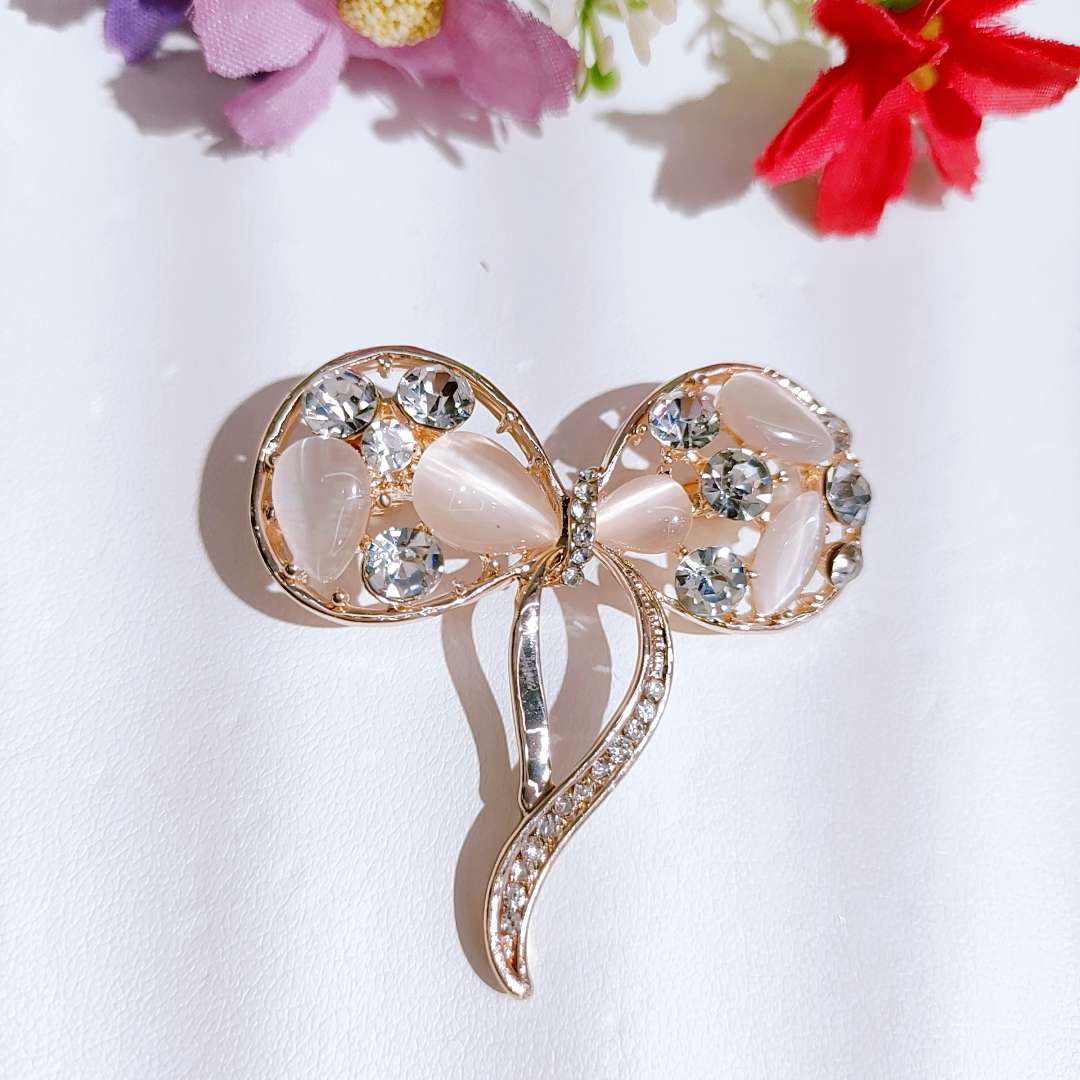 Fashionable Korean-style brooches, pearl ins brooches, silk scarf buttons, high-end cartoon anti-glare buttons, corsages, clothing accessories undefined