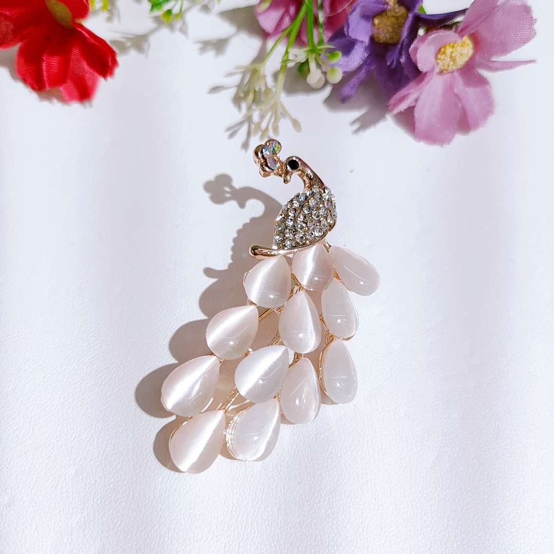 Fashionable Korean-style brooches, pearl ins brooches, silk scarf buttons, high-end cartoon anti-glare buttons, corsages, clothing accessories undefined