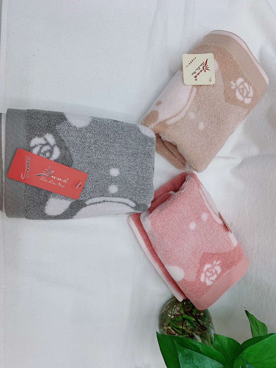 35*75cm all-cotton three-color towel can be mixed into a pack of cute bear towels Application Scenario