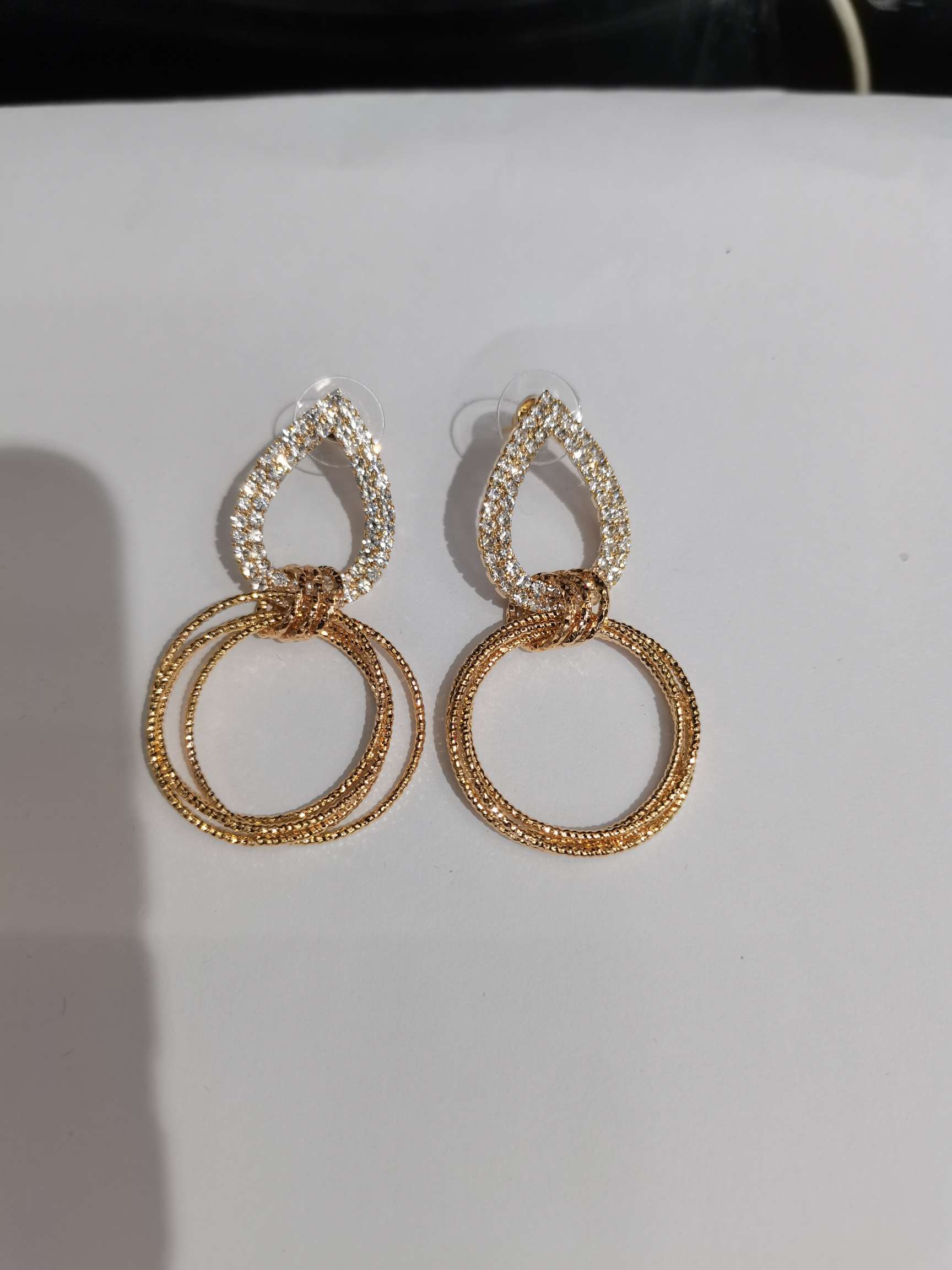 Single-loop earrings