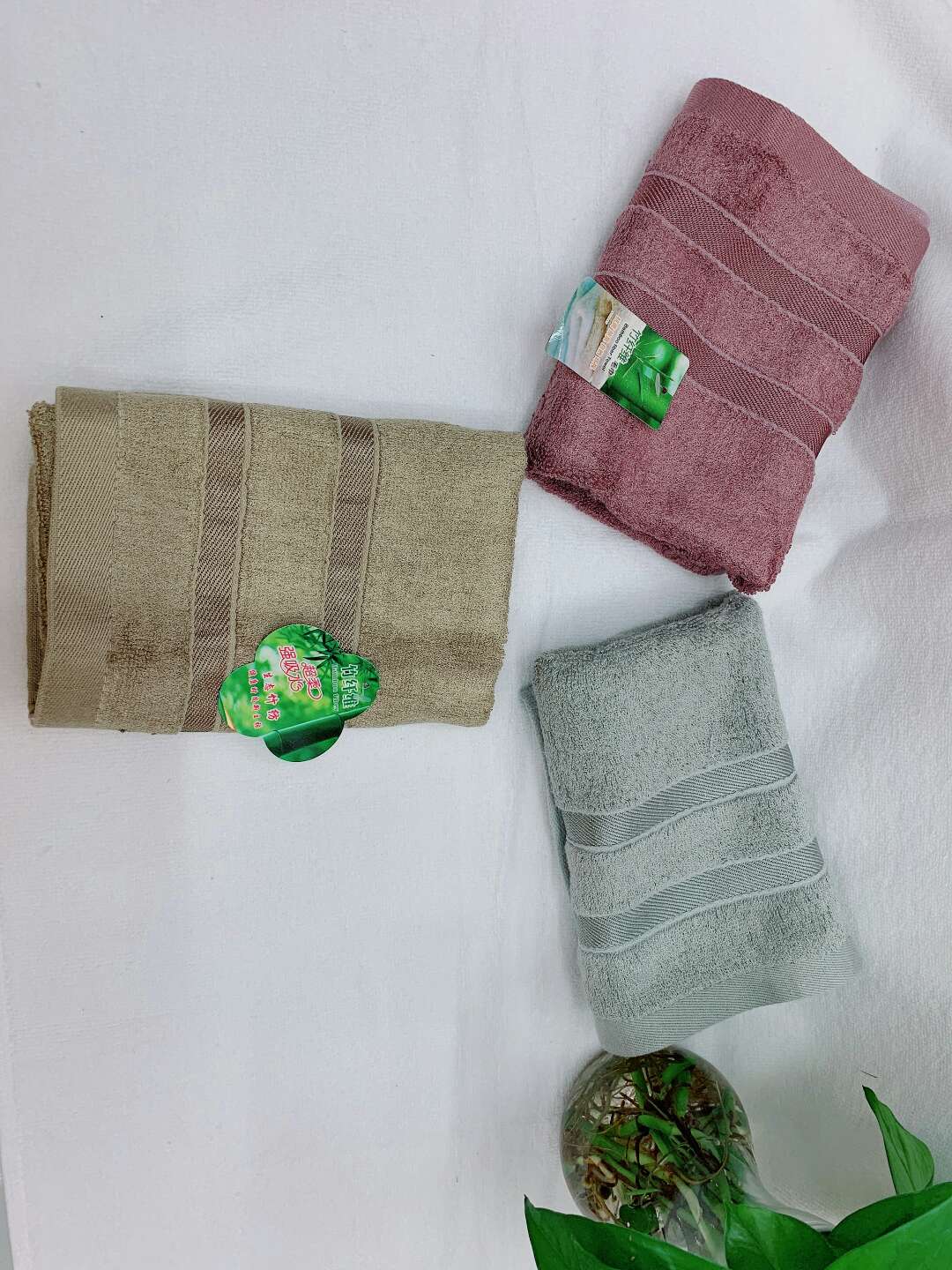 A 35*75cm deep single-color or three-color bamboo fiber towel can be mixed into one pack Application Scenario