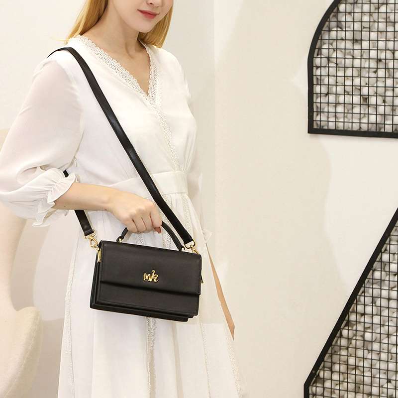 MK women's single-shoulder bag details Picture
