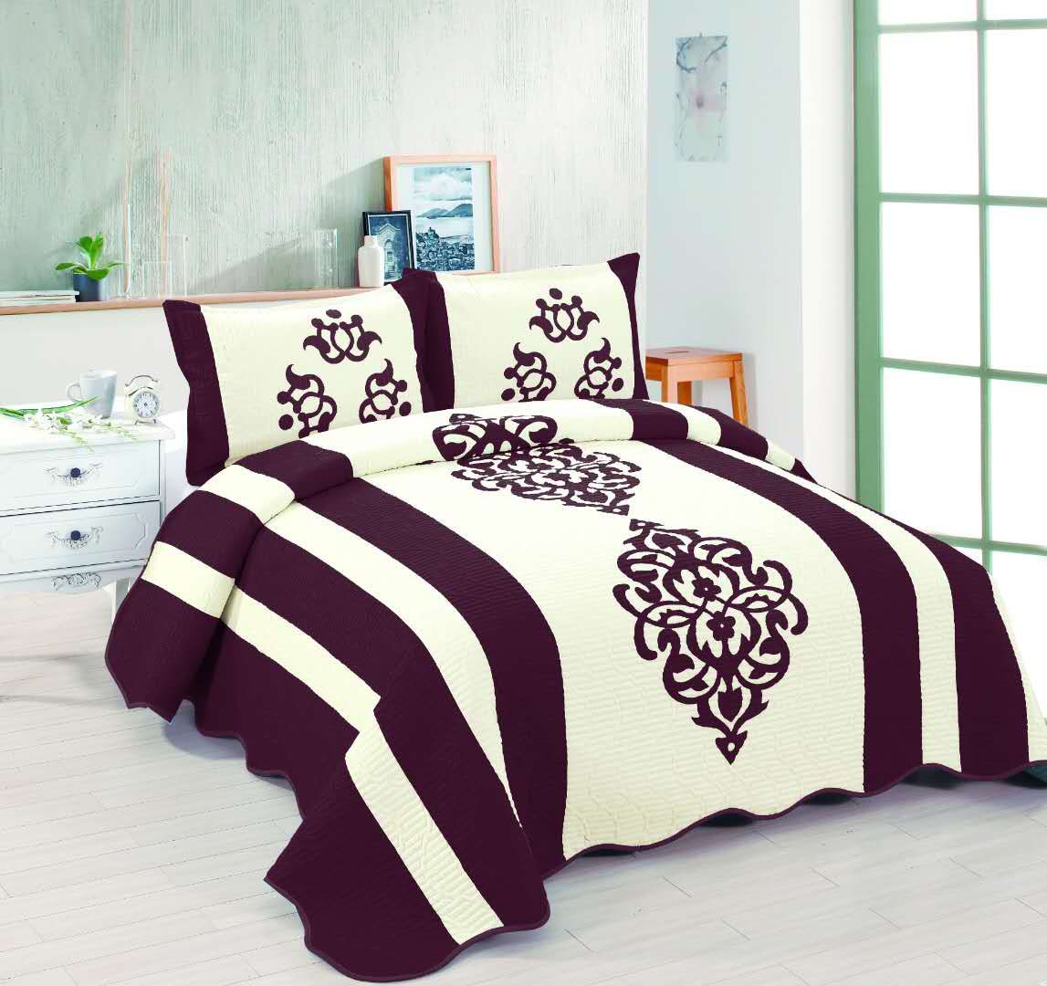 Four-Piece Antique Bedding Set Application Scenario