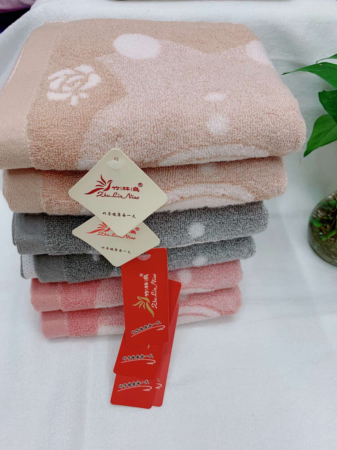 35*75cm all-cotton three-color towel can be mixed into a pack of cute bear towels