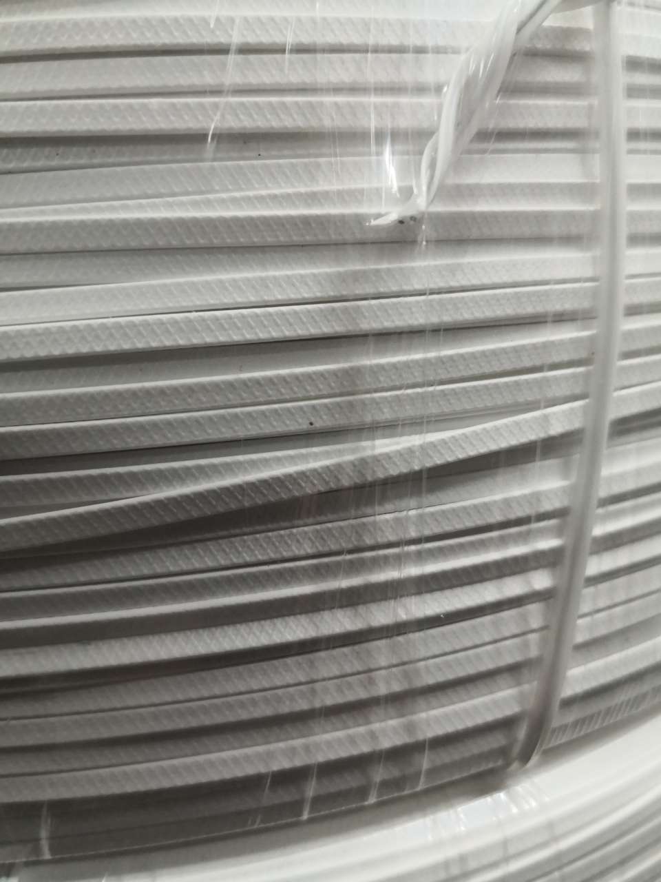 All-plastic PE nose bridge strip, 3mm wide and 0.9mm thick, disposable mask, excellent shaping effect, 5-6 kilograms per roll, 420 meters per kilogram. [Exclusive for foreign trade Application Scenario