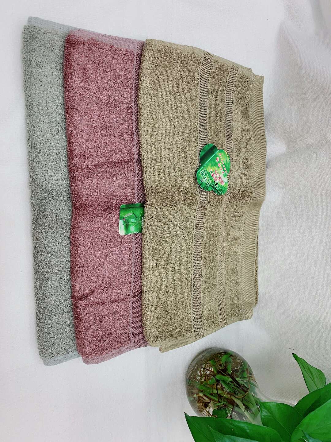 A 35*75cm deep single-color or three-color bamboo fiber towel can be mixed into one pack undefined