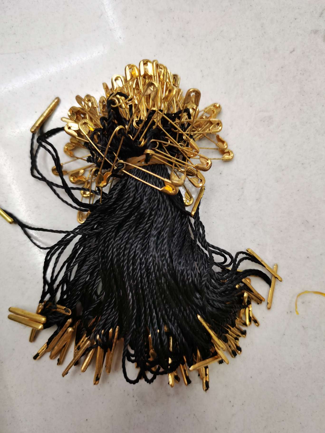 Yellow needle and black thread for intravenous drip