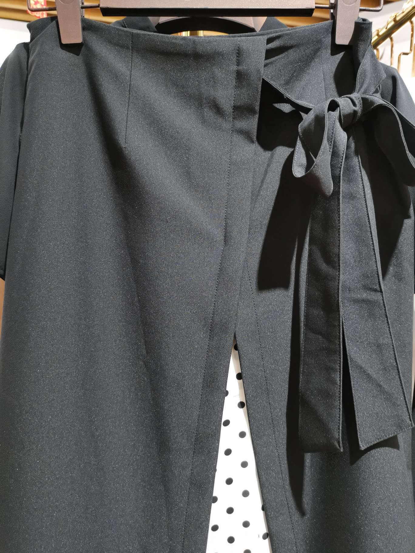 Double-layer fabric long dress with belt Application Scenario