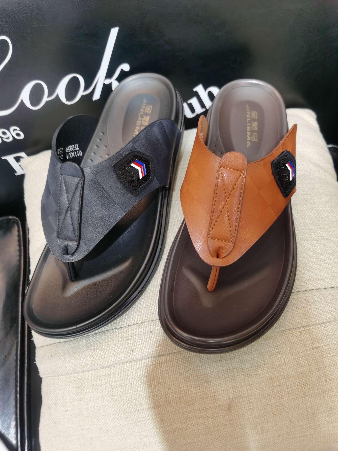 Wholesale 2022 Summer Men's Leather Casual Non-Slip Beach Shoes Men 2859 Beach Shoes Soft Sole Head Layer Cowhide Middle-Aged Slippers