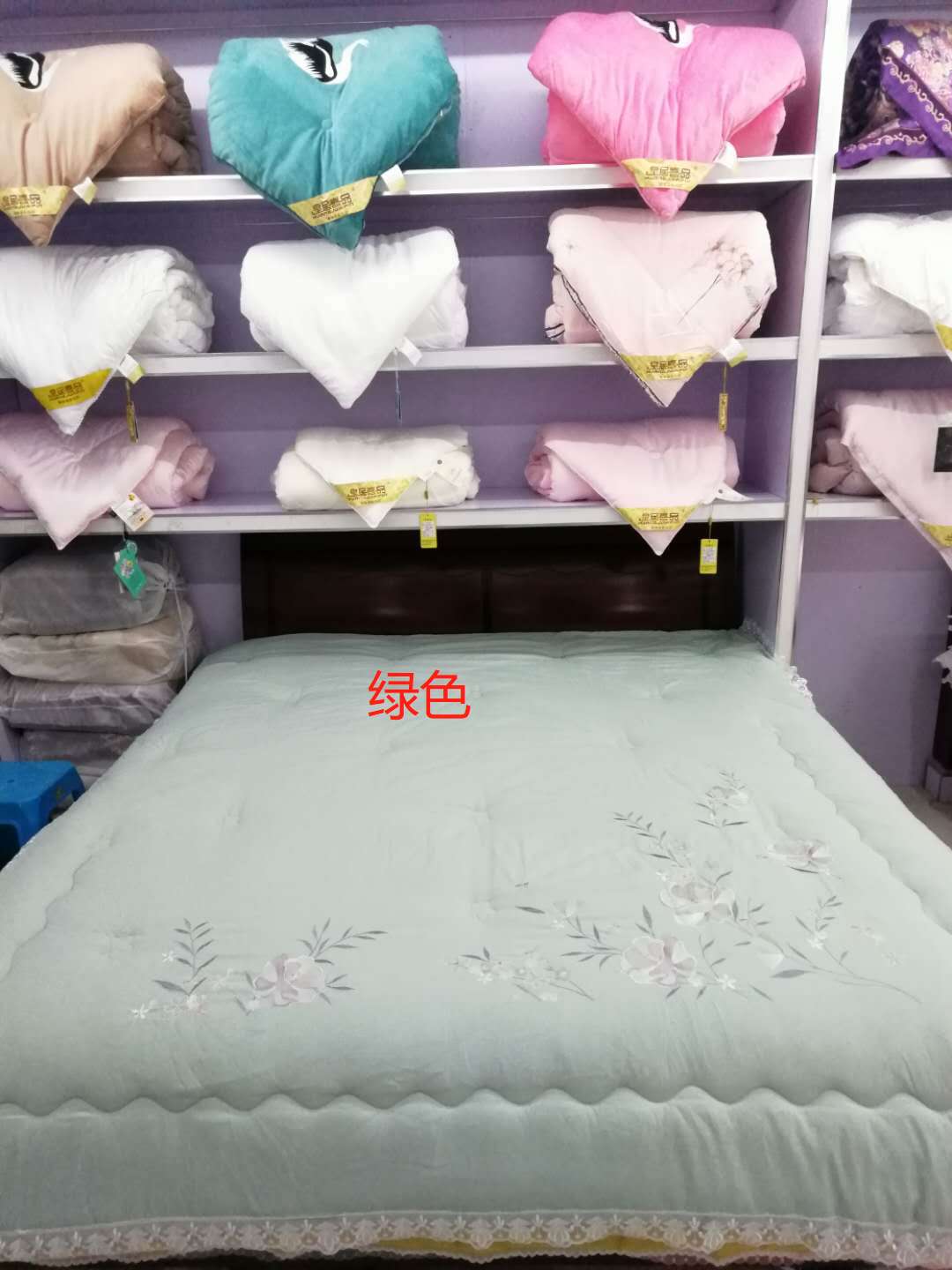 Ye Huimei's embroidered lace quilt details Picture