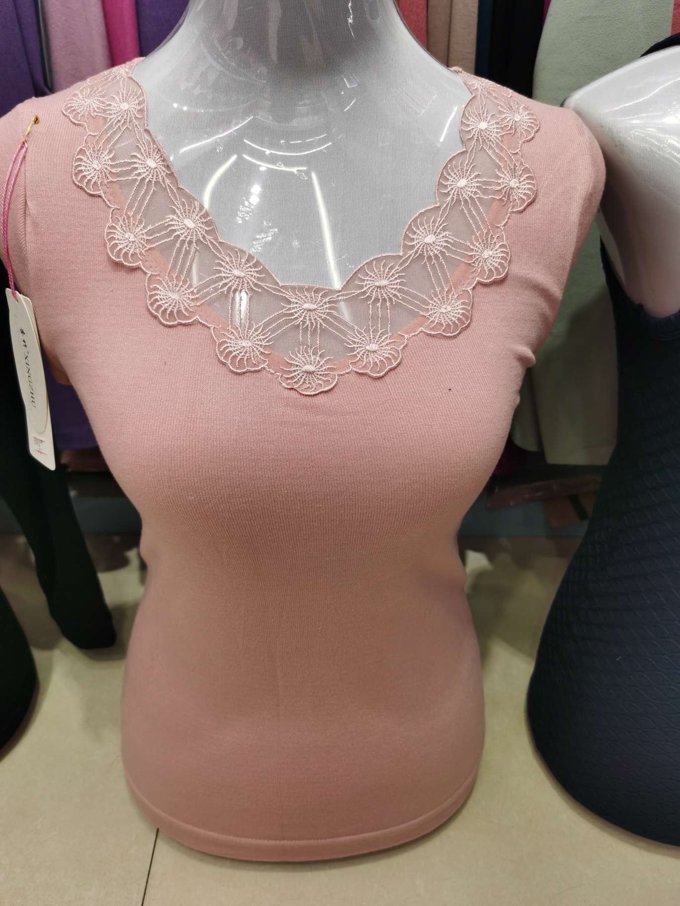 Embroidered lace collar thumbnail