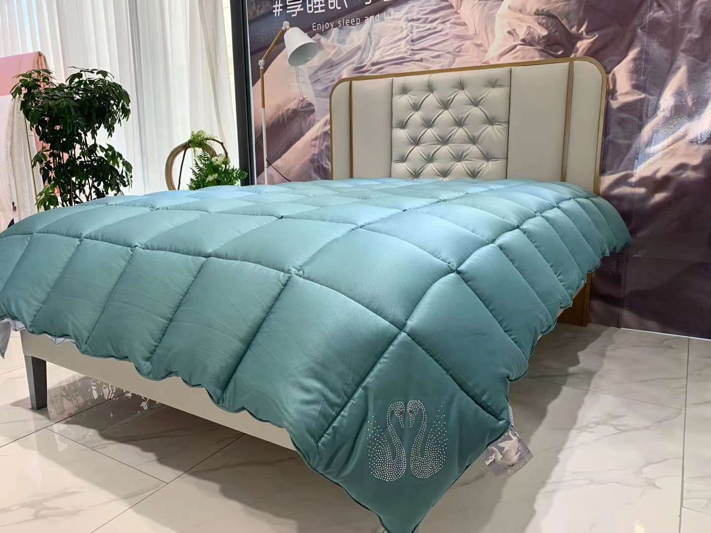 Solid-color embossed diamond feather velvet quilt Specification image