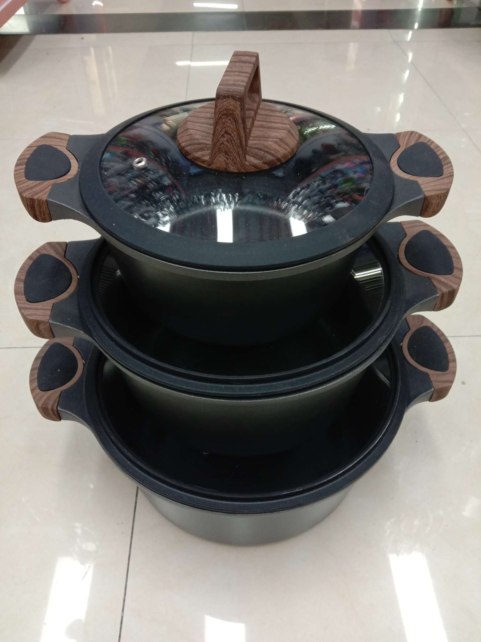 不粘锅产品图