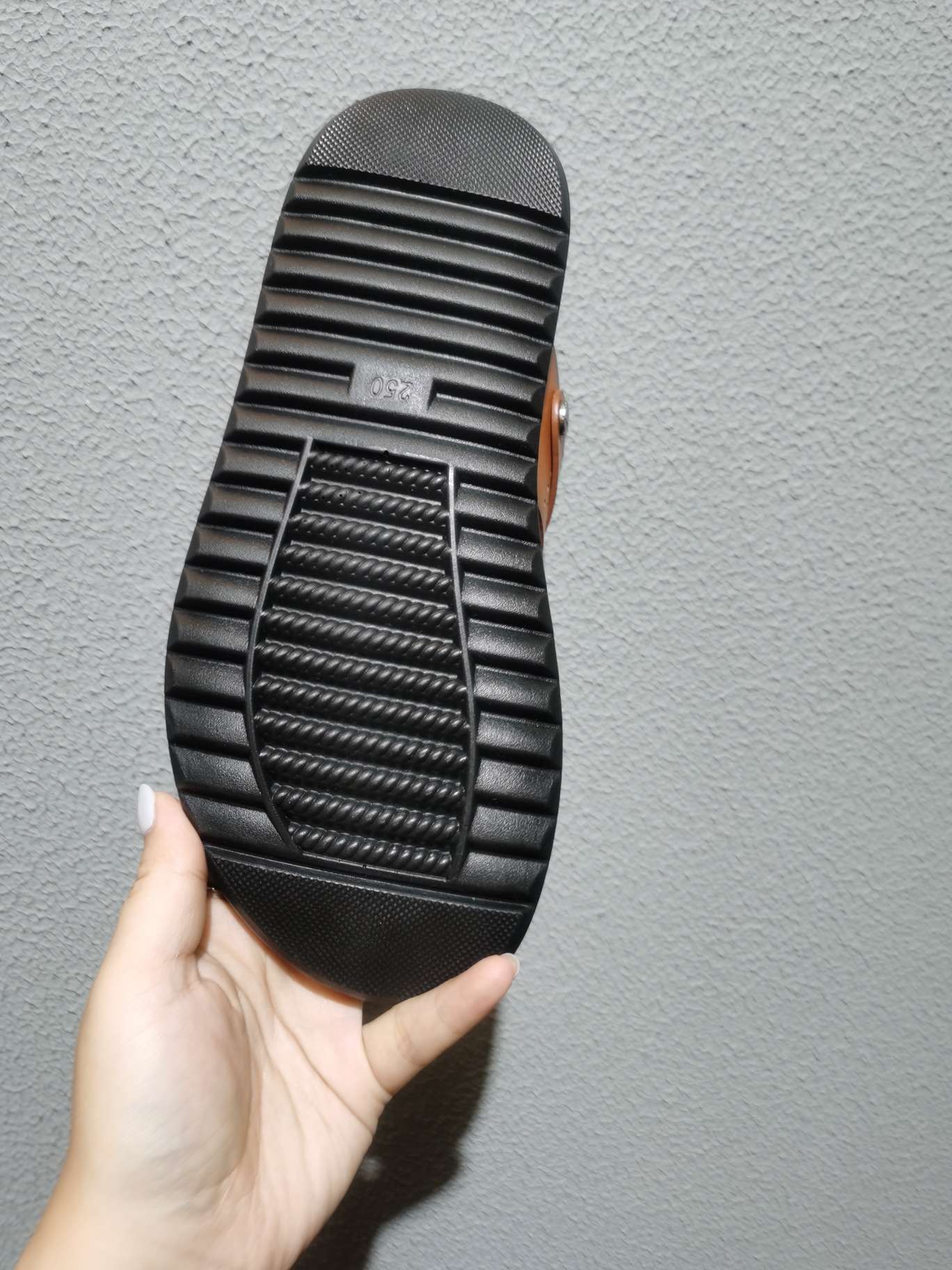 Wholesale 2022 Summer Men's Leather Casual Non-Slip Beach Shoes Men 2870 Beach Shoes Soft Sole Head Layer Cowhide Middle-Aged Slippers Application Scenario