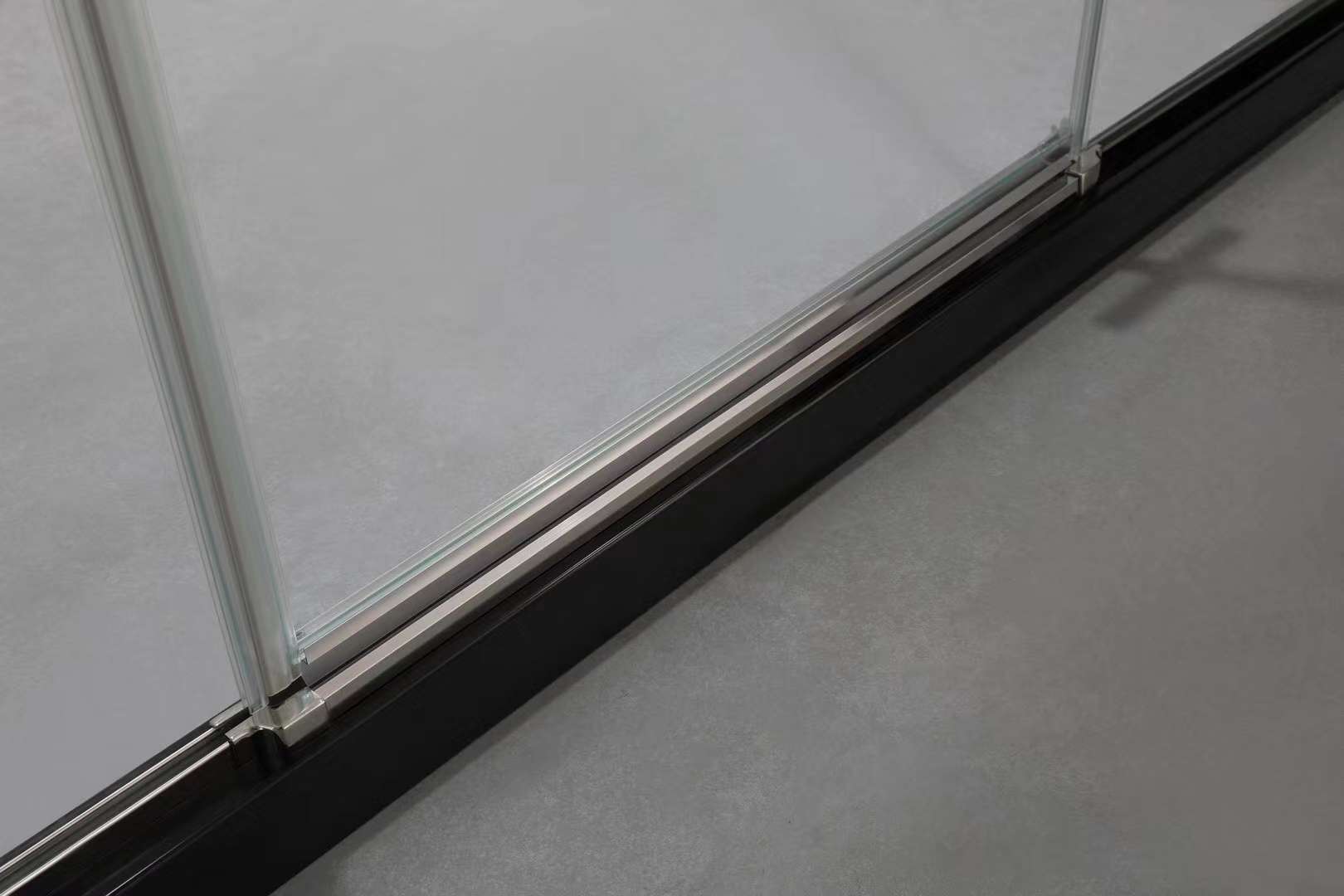 The Bette Super White Crystal Glass shower Enclosure 05 series features a chrome-plated, aesthetically pleasing and integrated design Specification image