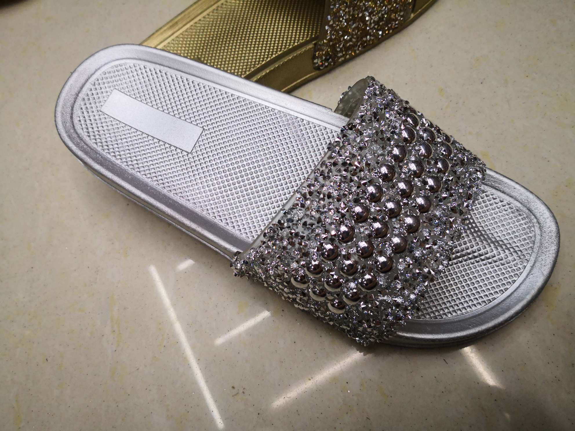 All-spray women's slippers