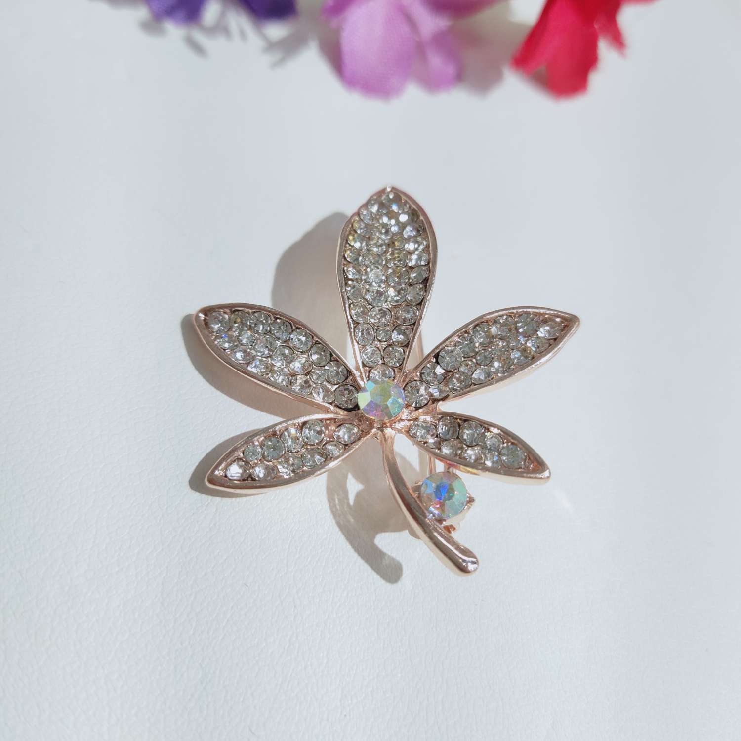 High-end Korean version diamond-encrusted cartoon ins pearl rainbow brooch Sunflower brooch anti-glare clothing accessories undefined