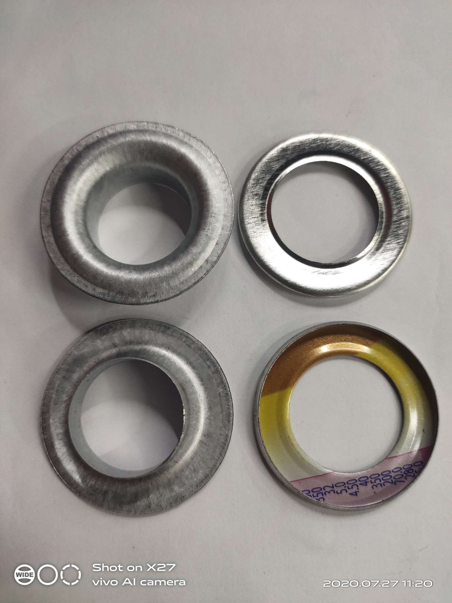 气眼白底实物图