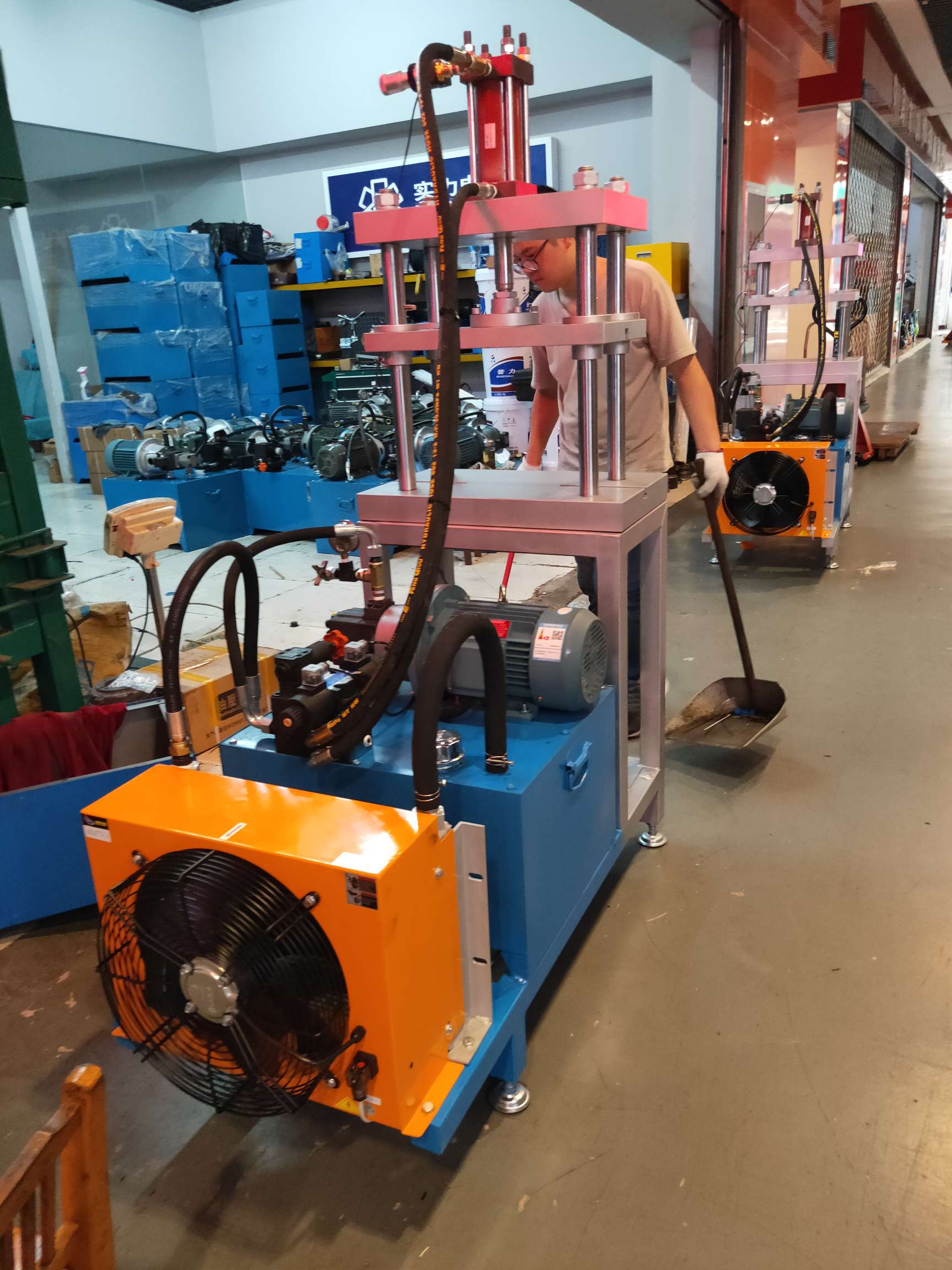 Bending hydraulic press Application Scenario
