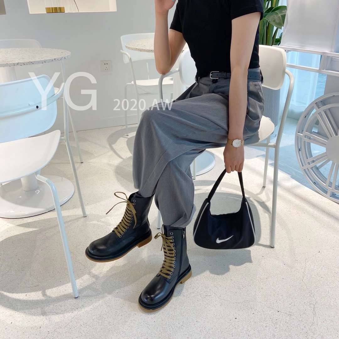 2025年女款真皮马靴时装女鞋批发零售