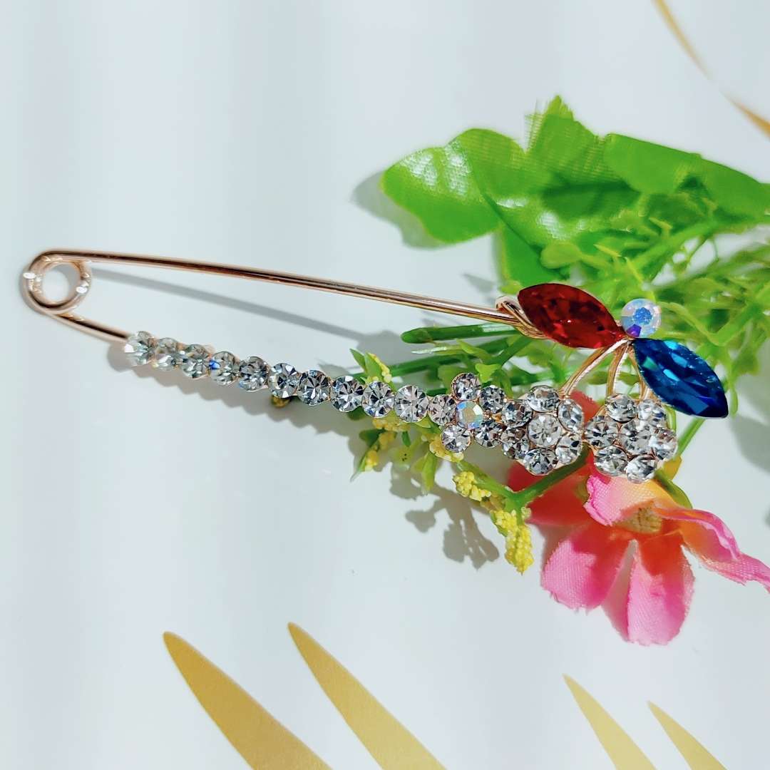 Brooch, women's corsage accessory, crystal imitation coat pin, fashionable and versatile, Korean luxury and grandeur undefined