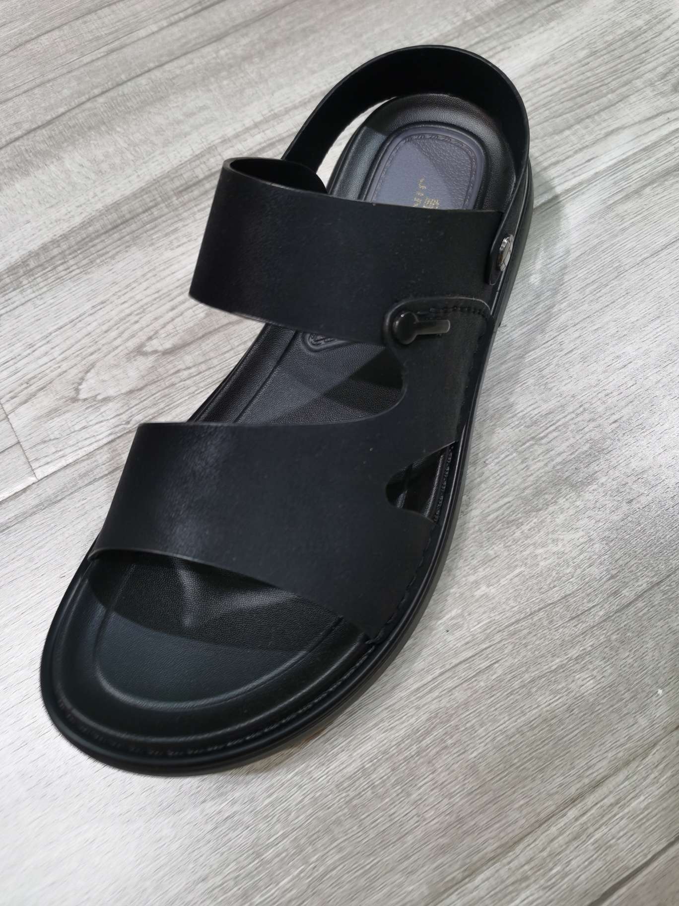 Wholesale 2022 Summer Men's Leather Casual Non-Slip Beach Shoes Men 2851 Beach Shoes Soft Sole Head Layer Cowhide Middle-Aged Slippers Application Scenario