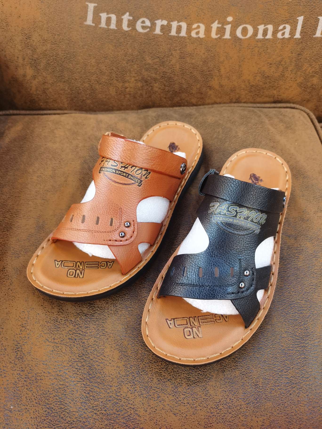 Wholesale 2022 Summer Men's Leather Casual Non-Slip Beach Shoes Men 208 Beach Shoes Soft Sole Head Layer Cowhide Middle-Aged Slippers