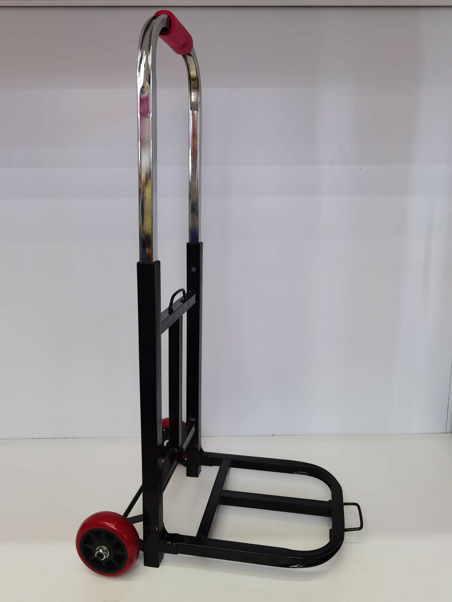 2 - wheeler small saloon