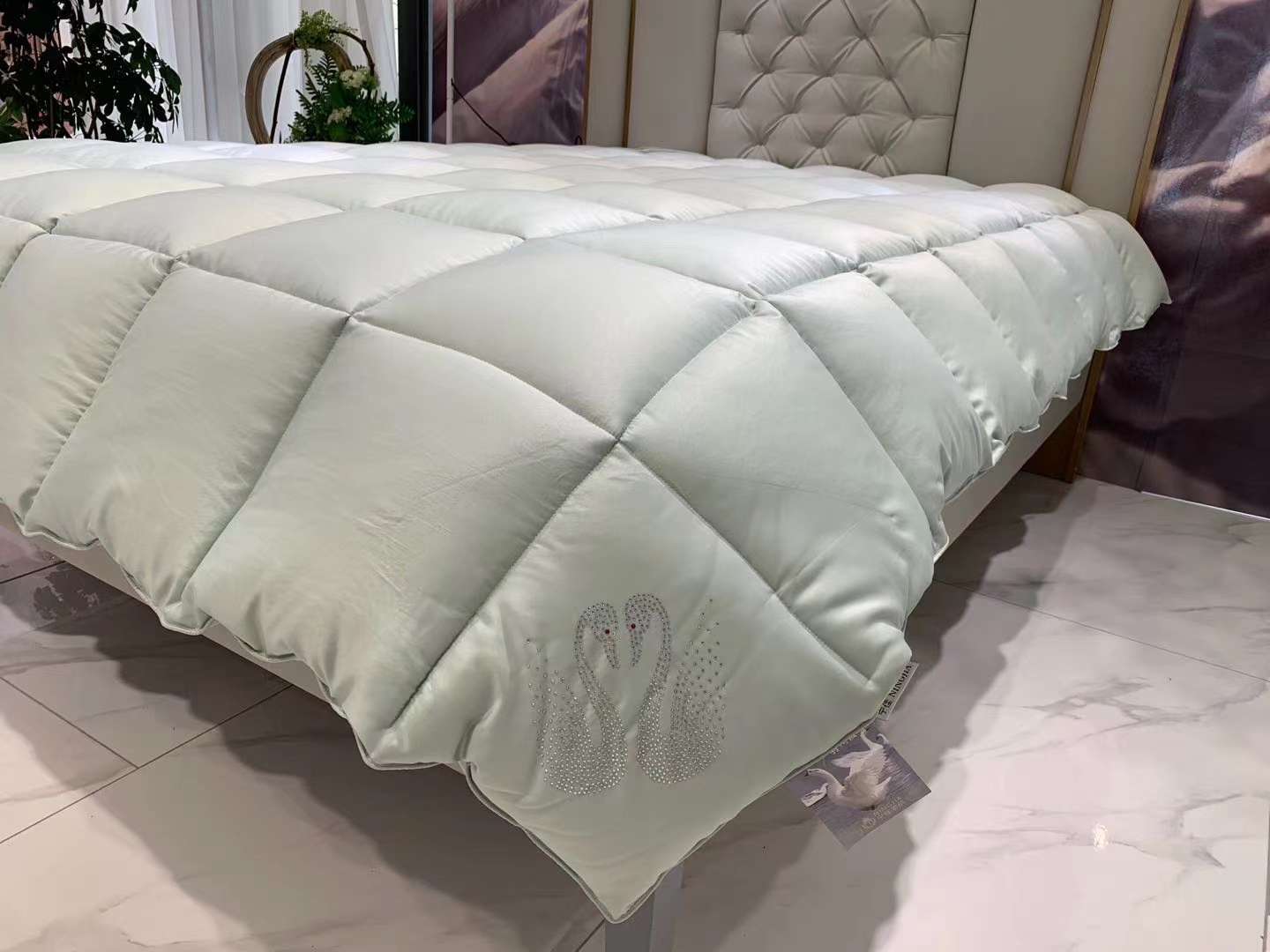 Solid-color embossed diamond feather velvet quilt undefined