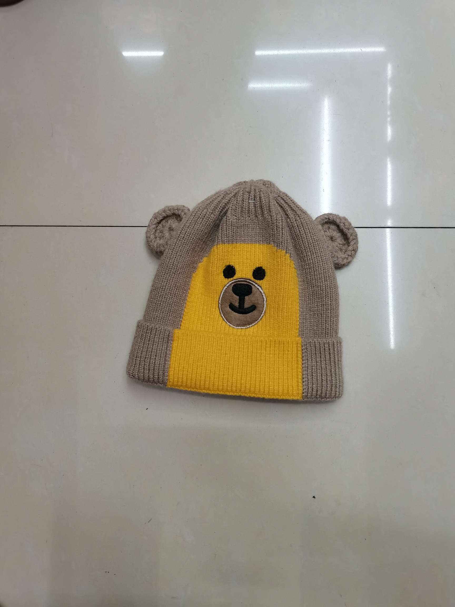 Bear ears baby hat thumbnail