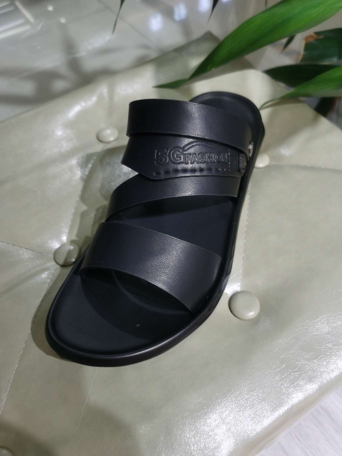 Wholesale 2022 Summer Men's Leather Casual Non-Slip Beach Shoes Men 2861 Beach Shoes Soft Sole Head Layer Cowhide Middle-Aged Slippers
