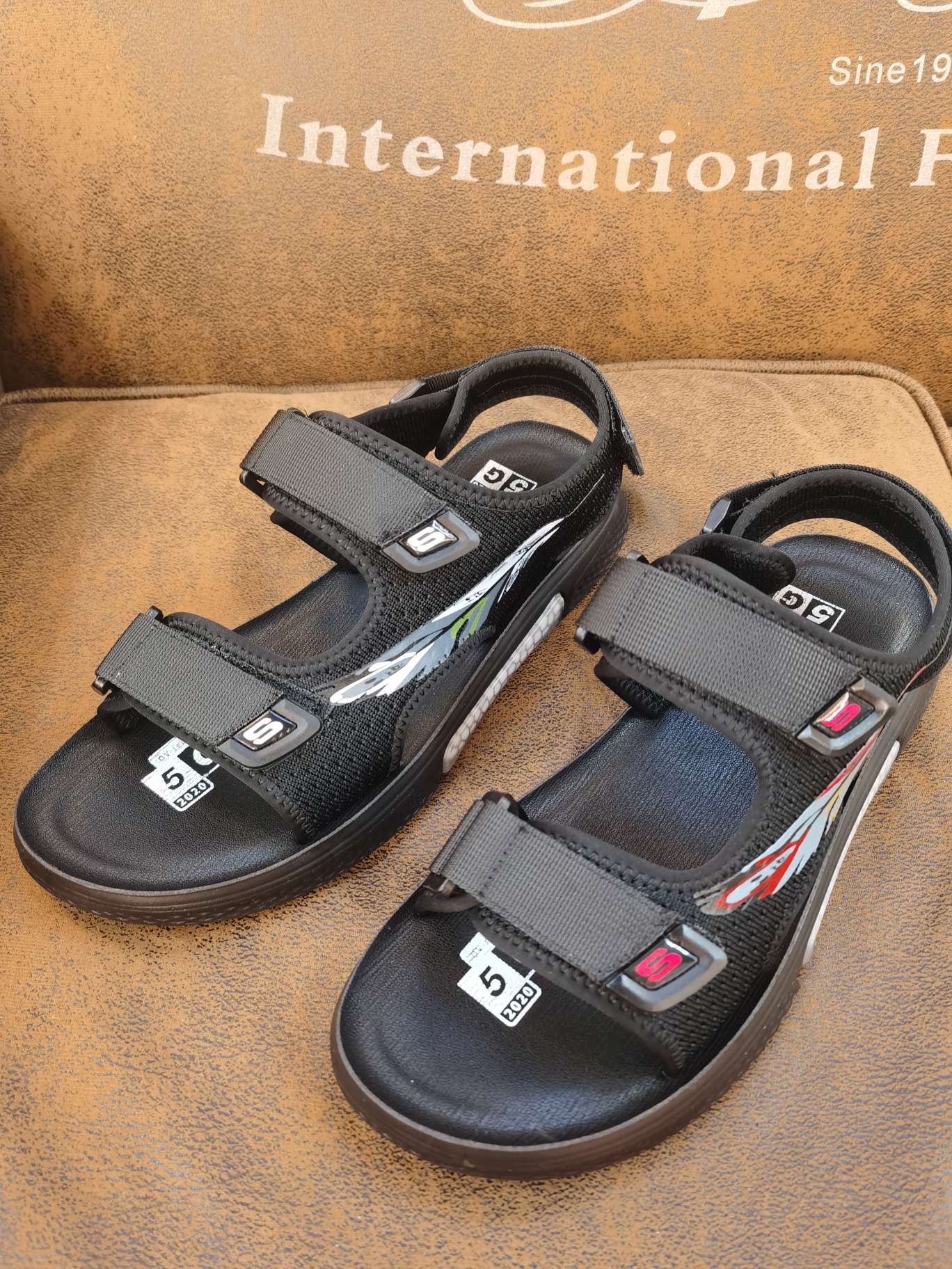 Wholesale 2022 Summer Men's Leather Casual Non-Slip Beach Shoes Men 2817 Beach Shoes Soft Sole Head Layer Cowhide Middle-Aged Slippers