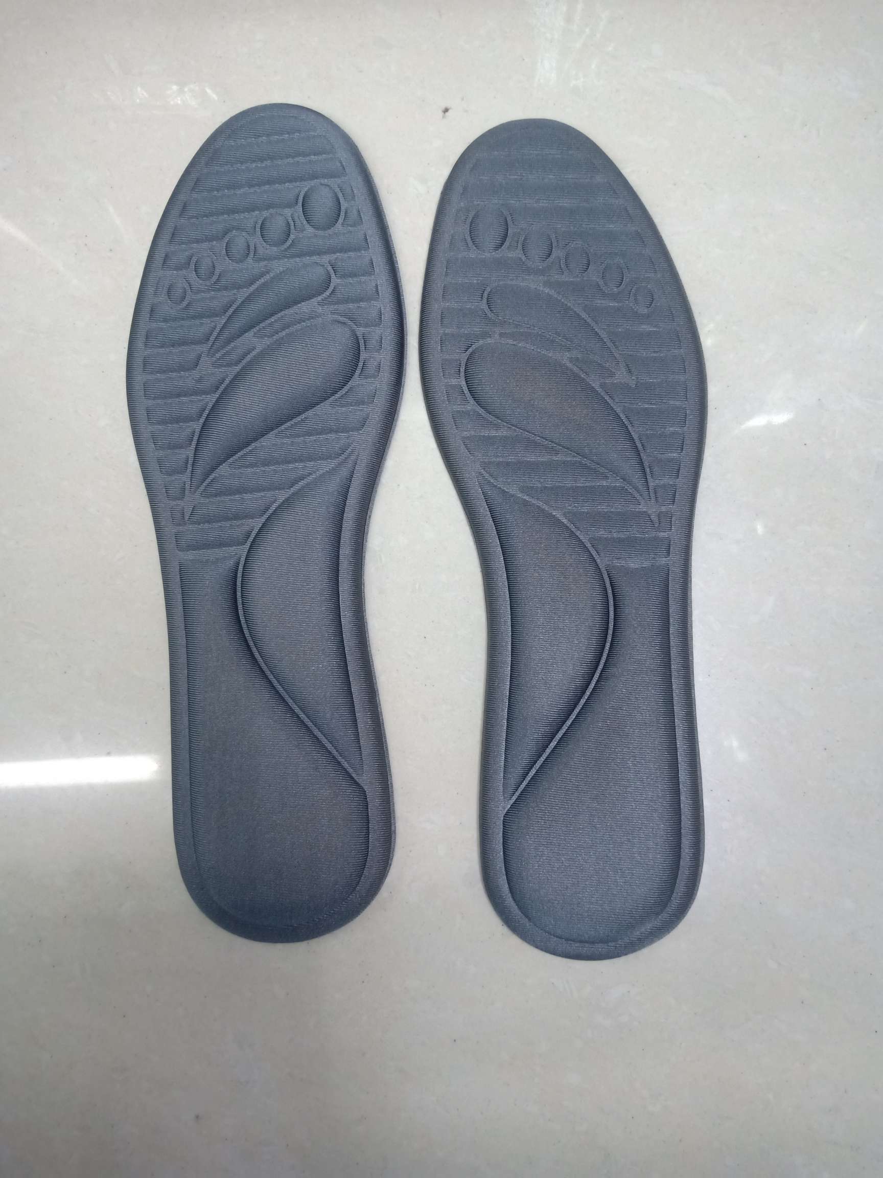 Sponge insoles, massage insoles and customizable insoles