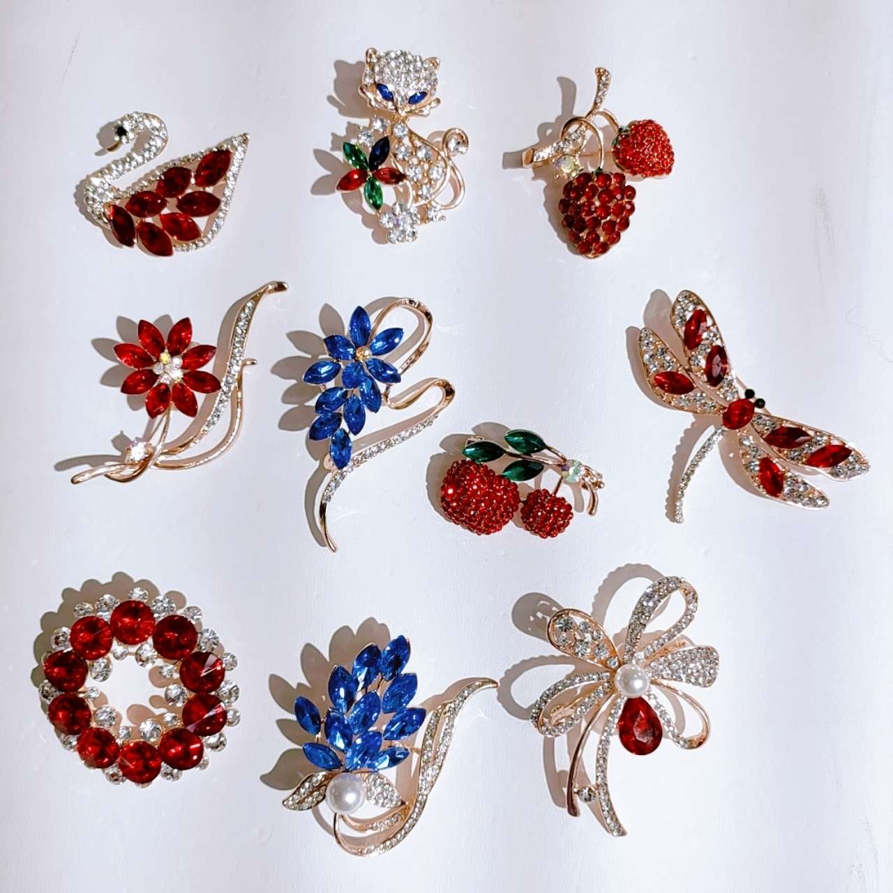 High-end Korean version diamond-encrusted glass cartoon ins fruit cute brooch Sunflower brooch anti-glare clothing accessories