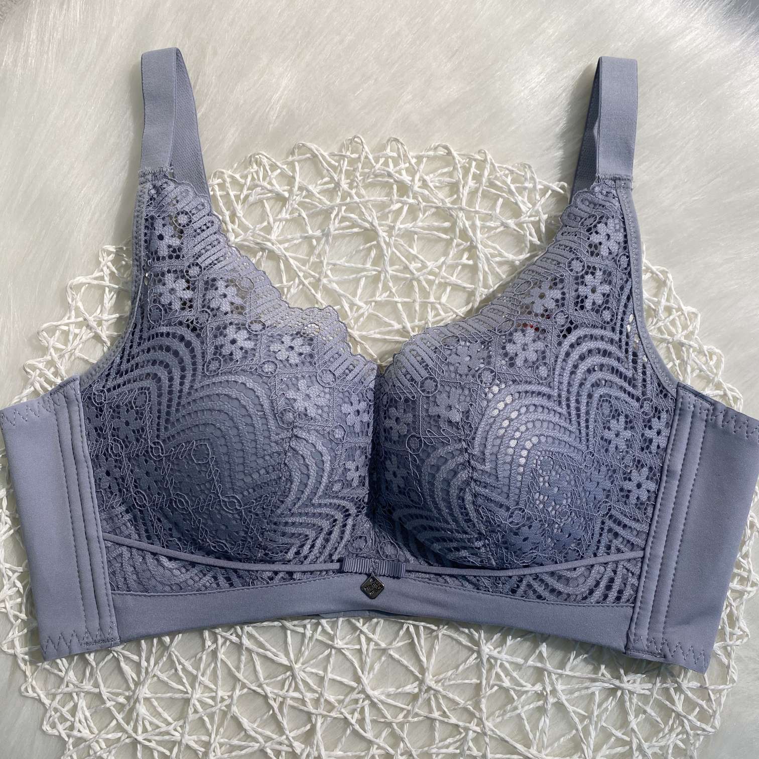 738#天然乳胶Q弹柔软四排四扣立体杯型上托
聚拢（10件起批）