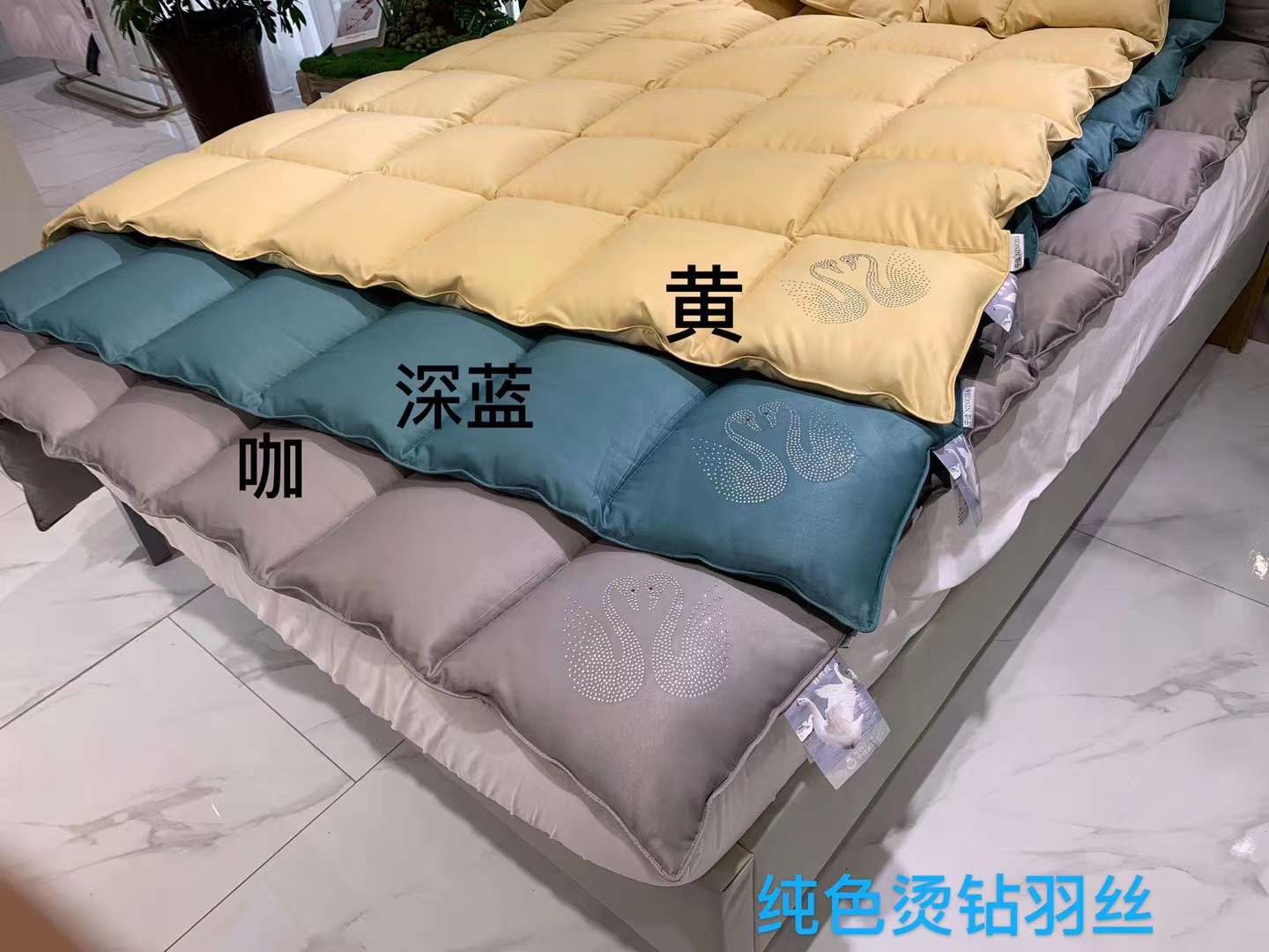 Solid-color embossed diamond feather velvet quilt