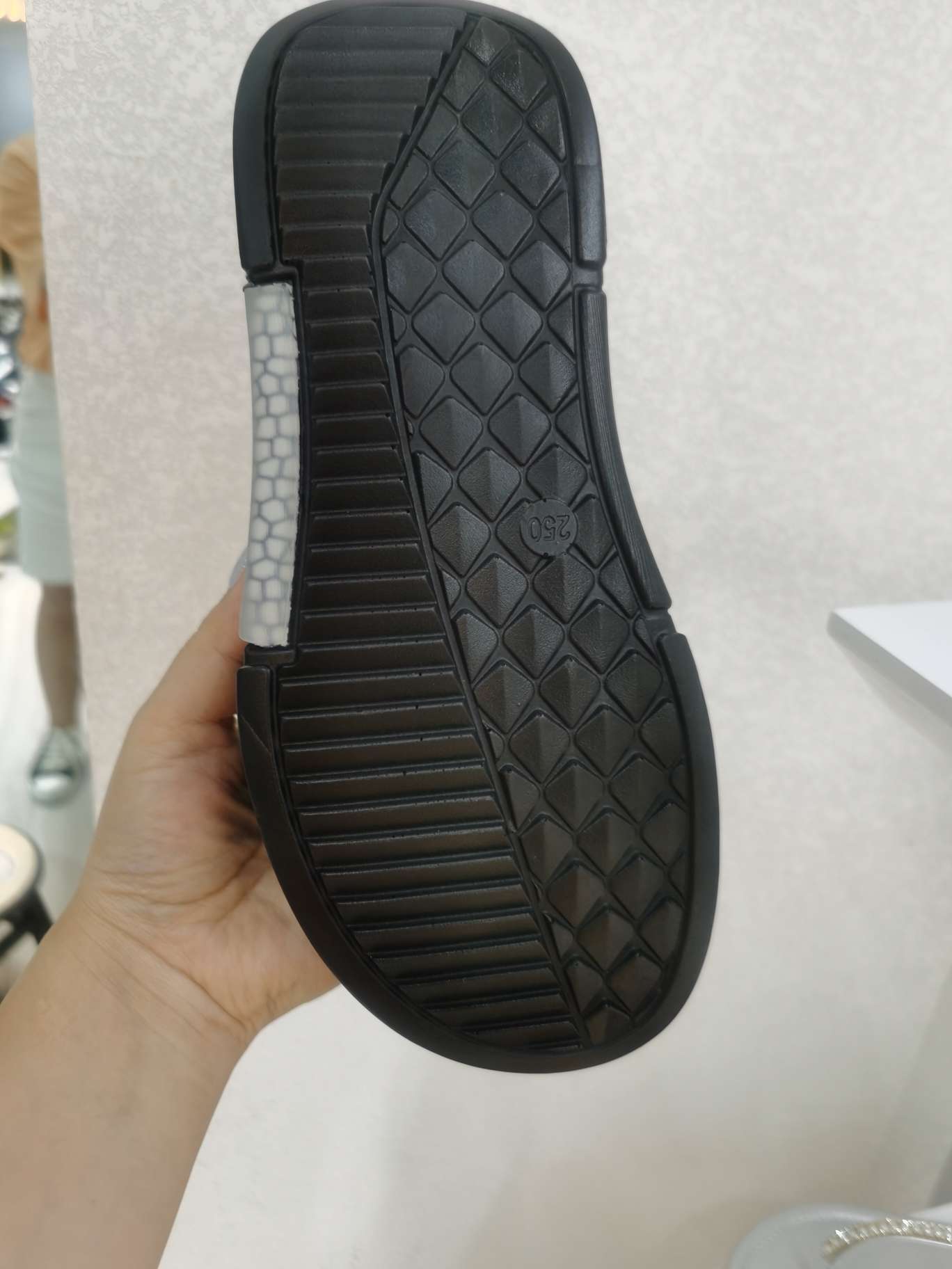Wholesale 2022 Summer Men's Leather Casual Non-Slip Beach Shoes Men 2817 Beach Shoes Soft Sole Head Layer Cowhide Middle-Aged Slippers Application Scenario