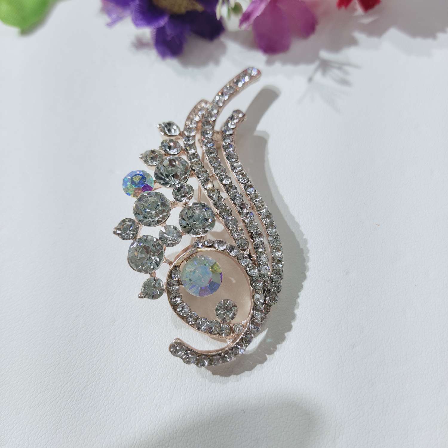 High-end Korean version diamond-encrusted cartoon ins pearl rainbow brooch Sunflower brooch anti-glare clothing accessories undefined