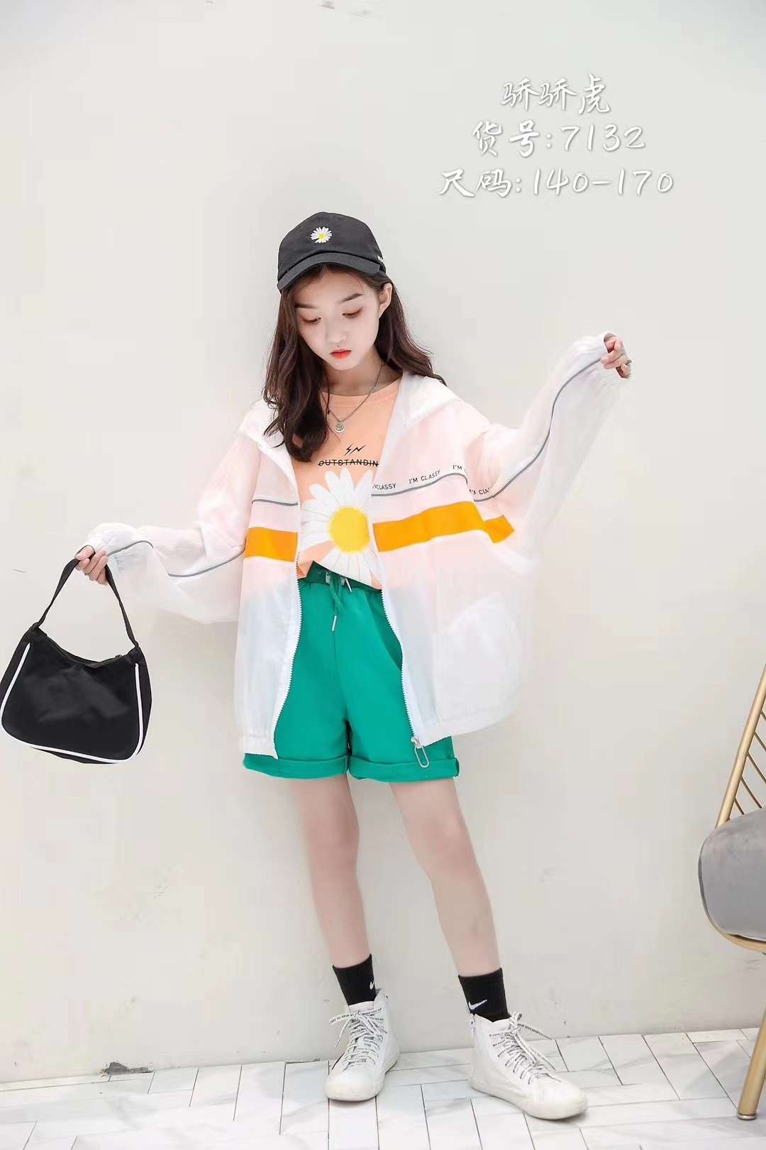 7132 Sun-protective clothing thumbnail