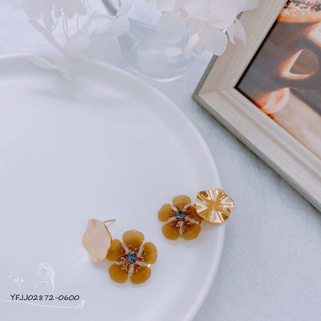 Korean Version Handmade Beaded Fashion Matching Temperament Petal Earrings New Style