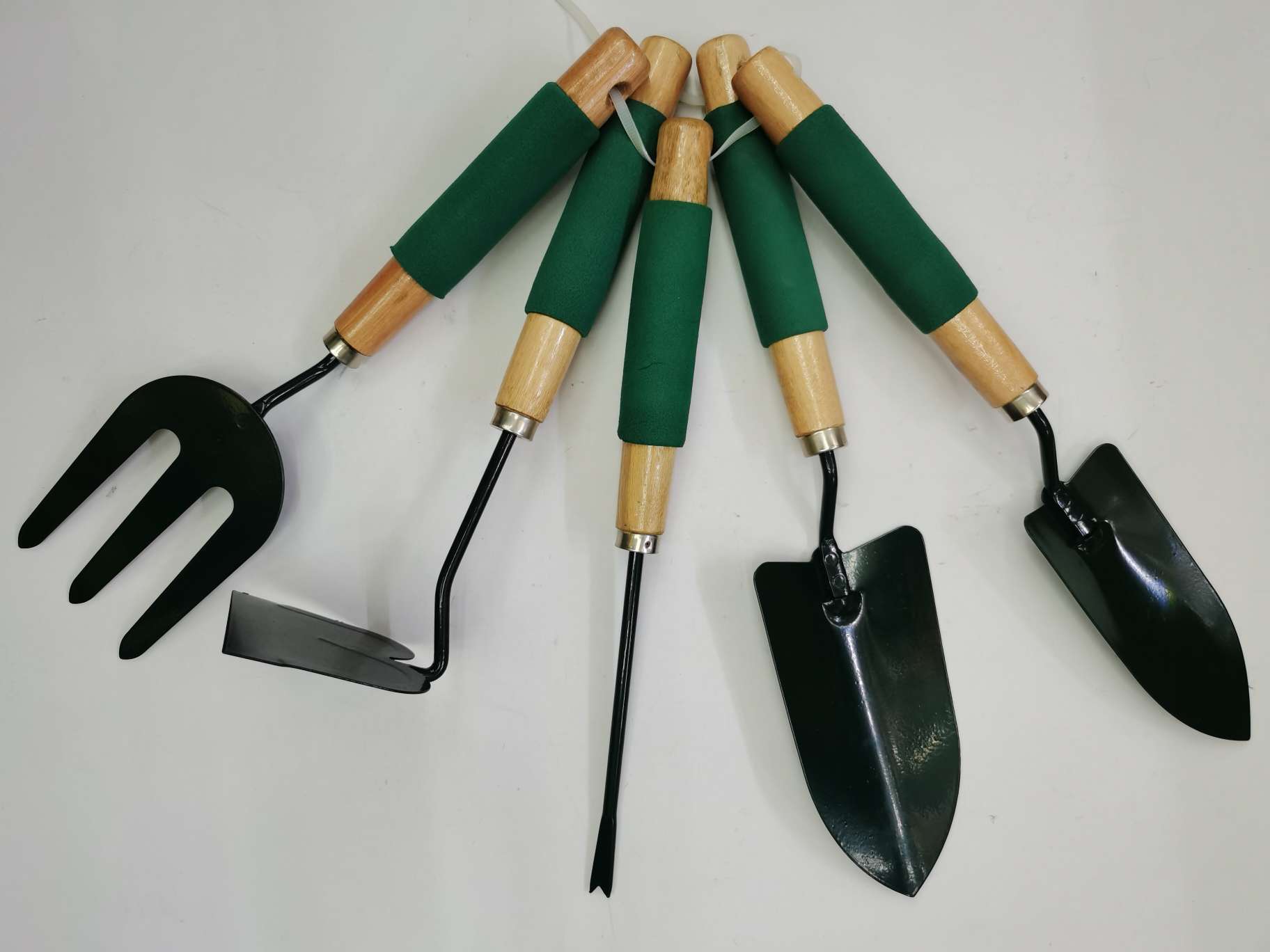 Garden tools Garden tools Garden shovel Small hoe shovel Garden scissors Pruning branches pruning branches pruning details Picture