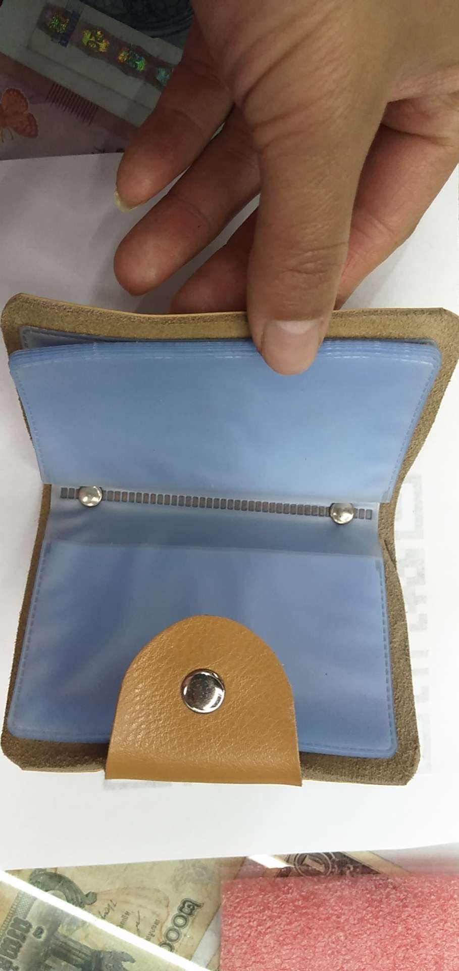 真皮卡包，大翻盖卡包，带扣卡包细节图