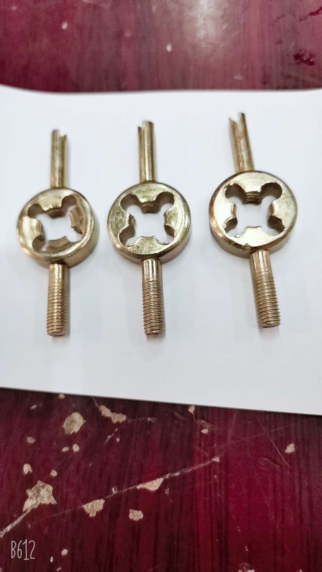 Special valve worker for vacuum tires