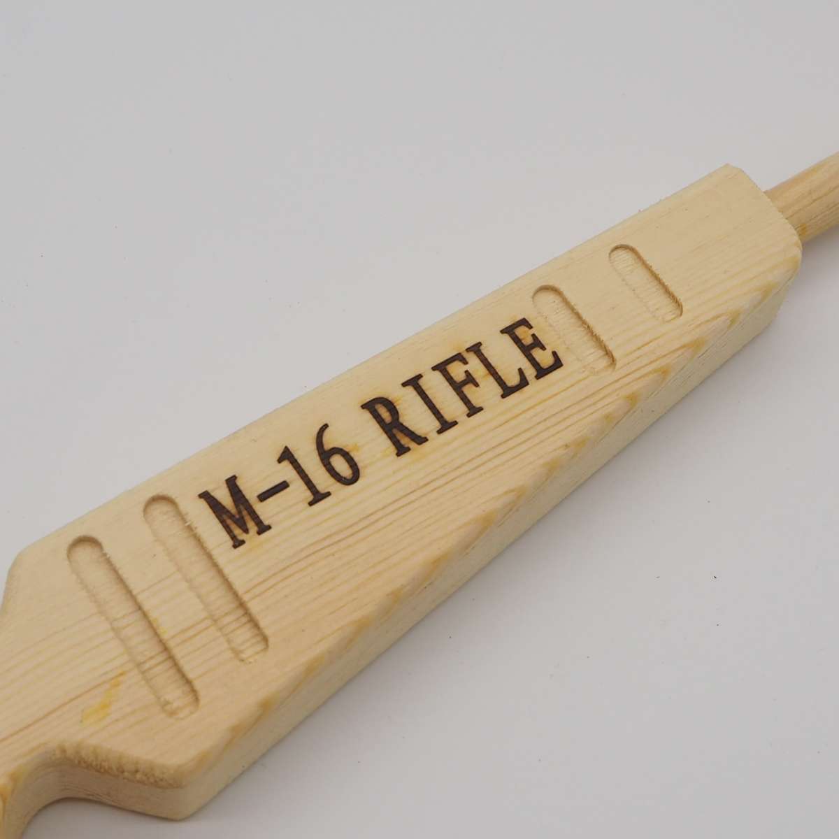 Factory direct sales of rubber band long charge white wood gun, continuous shooting ring gun, pine wood toy gun, M-16 children's toy ring continuous shooting gun details Picture